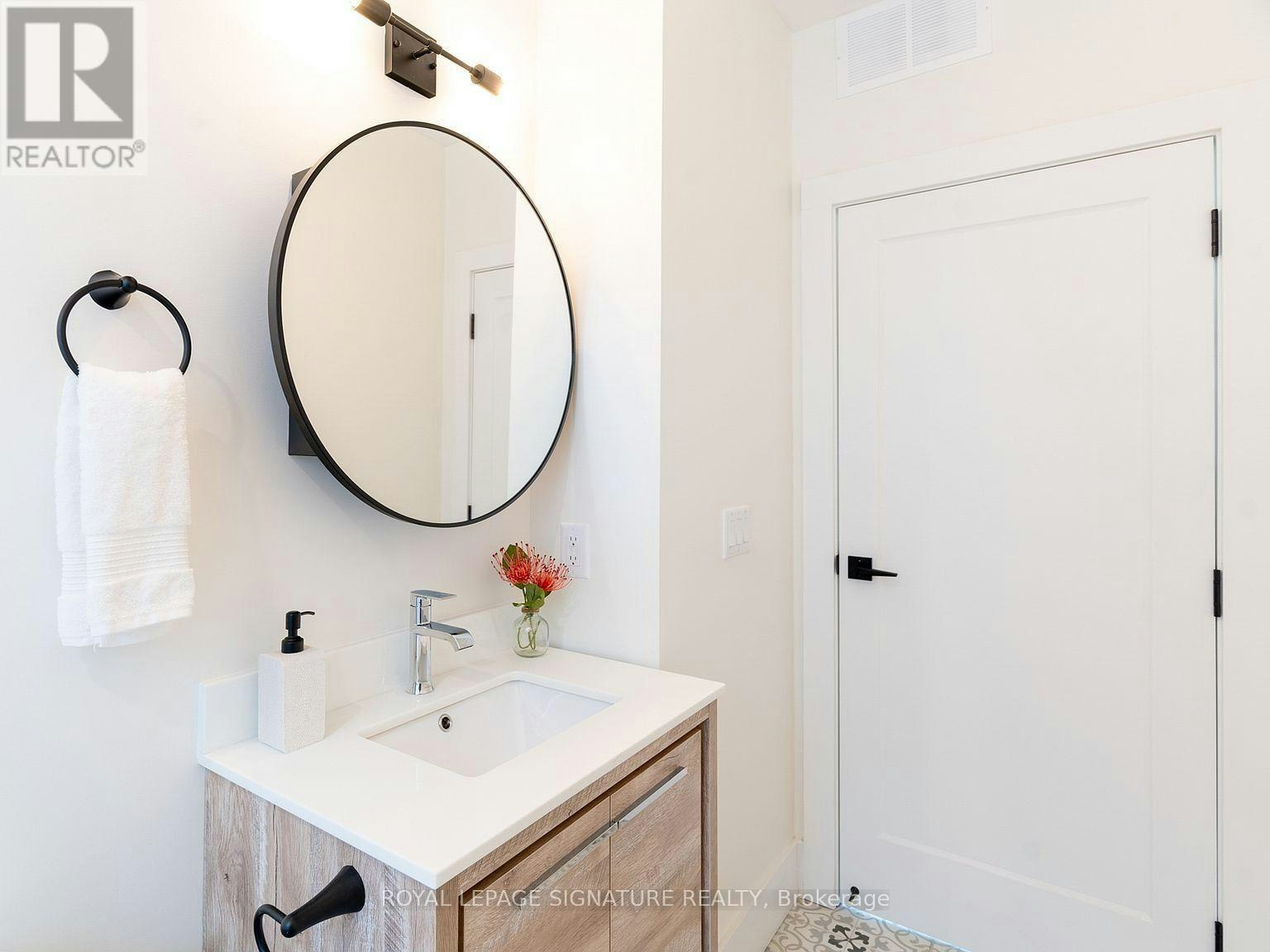 UPPER-129 Kenilworth Avenue, Toronto, ON, M4L 3S7 - 20