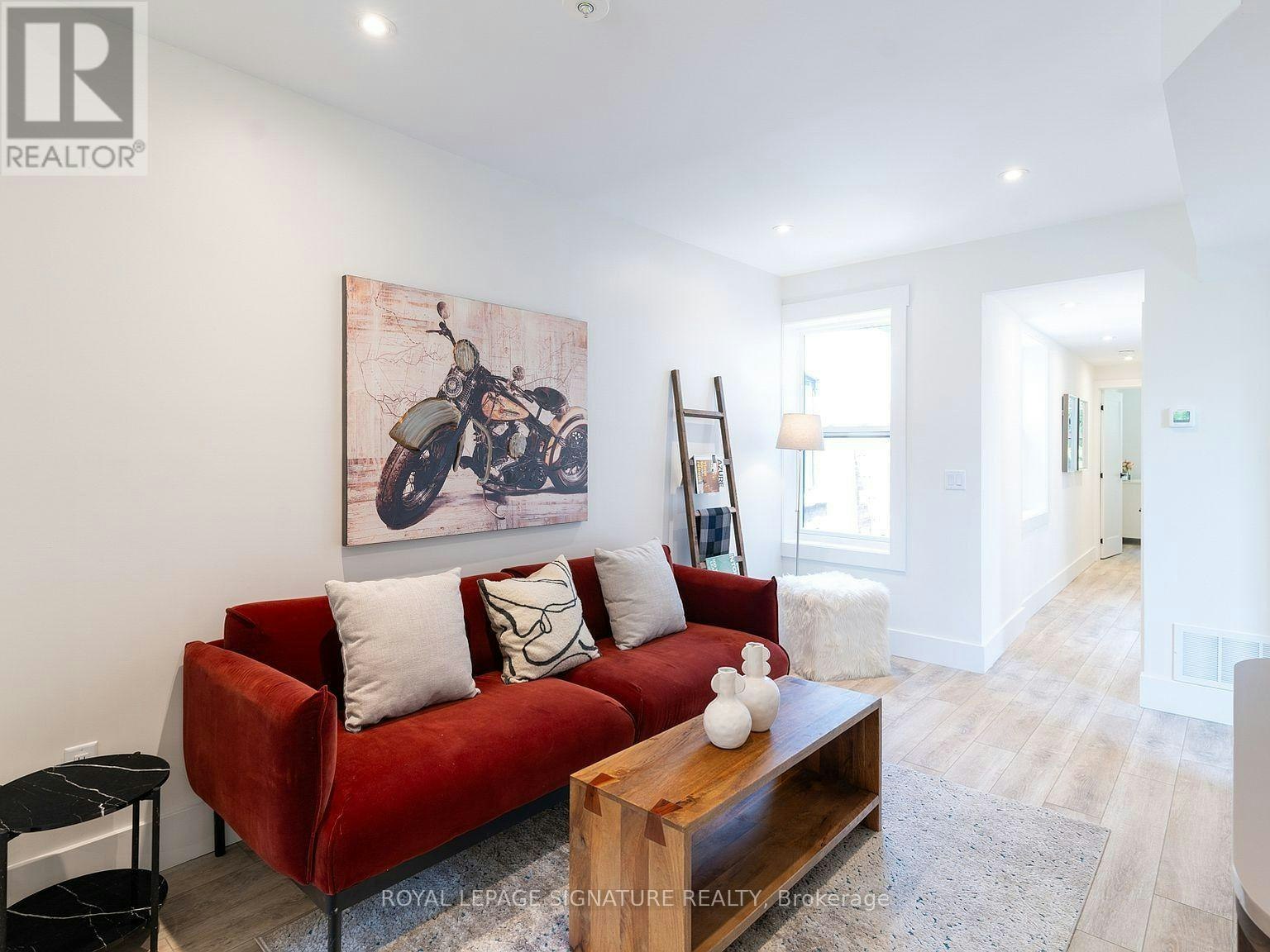 UPPER-129 Kenilworth Avenue, Toronto, ON, M4L 3S7 - 10