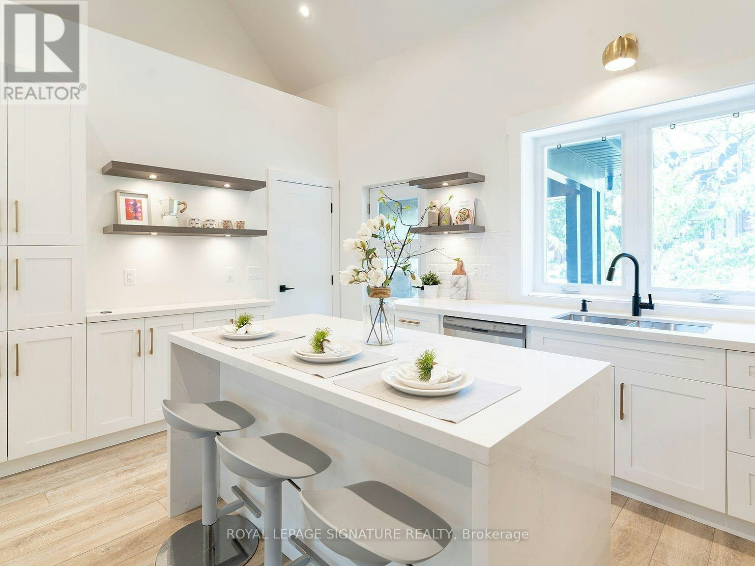 UPPER-129 Kenilworth Avenue, Toronto, ON, M4L 3S7 - 5