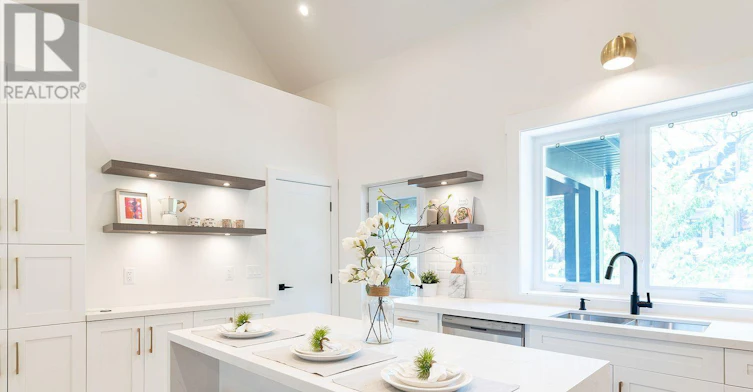 UPPER-129 Kenilworth Avenue, Toronto, ON, M4L 3S7 - 5