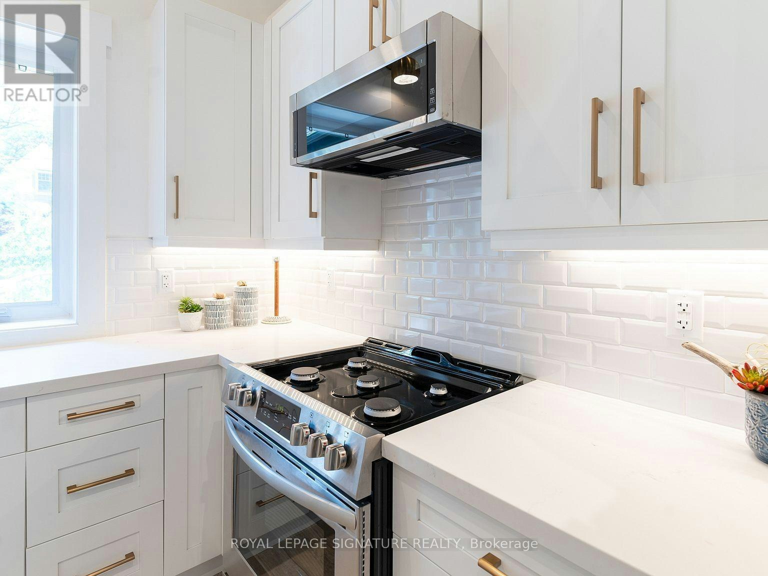UPPER-129 Kenilworth Avenue, Toronto, ON, M4L 3S7 - 6