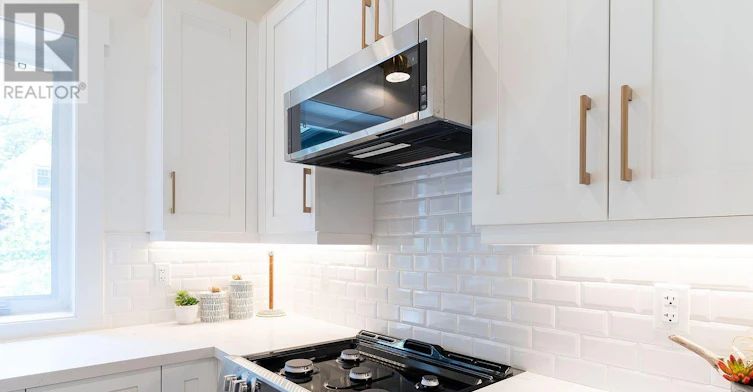 UPPER-129 Kenilworth Avenue, Toronto, ON, M4L 3S7 - 6