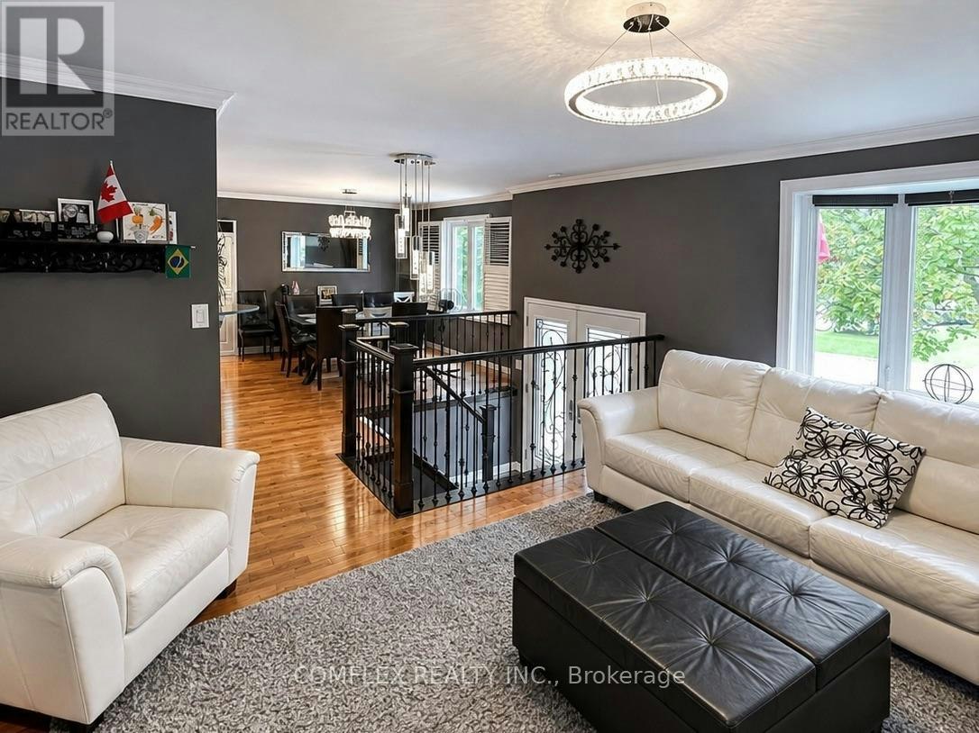 875 Exeter Street, Oshawa, ON, L1G 6R9 - 2