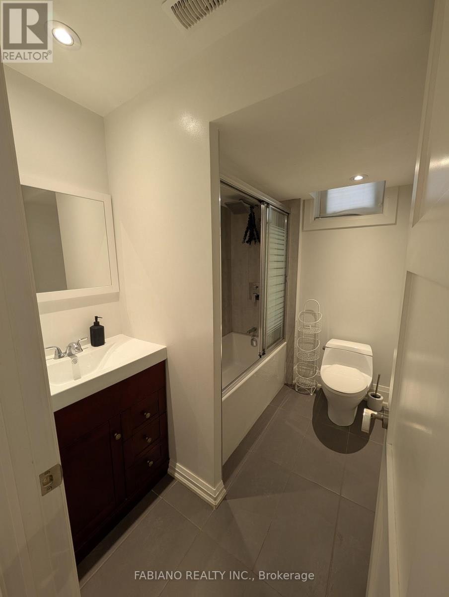 LOWER-1036 Dovercourt Road, Toronto, ON, M6H 2X8 - 13