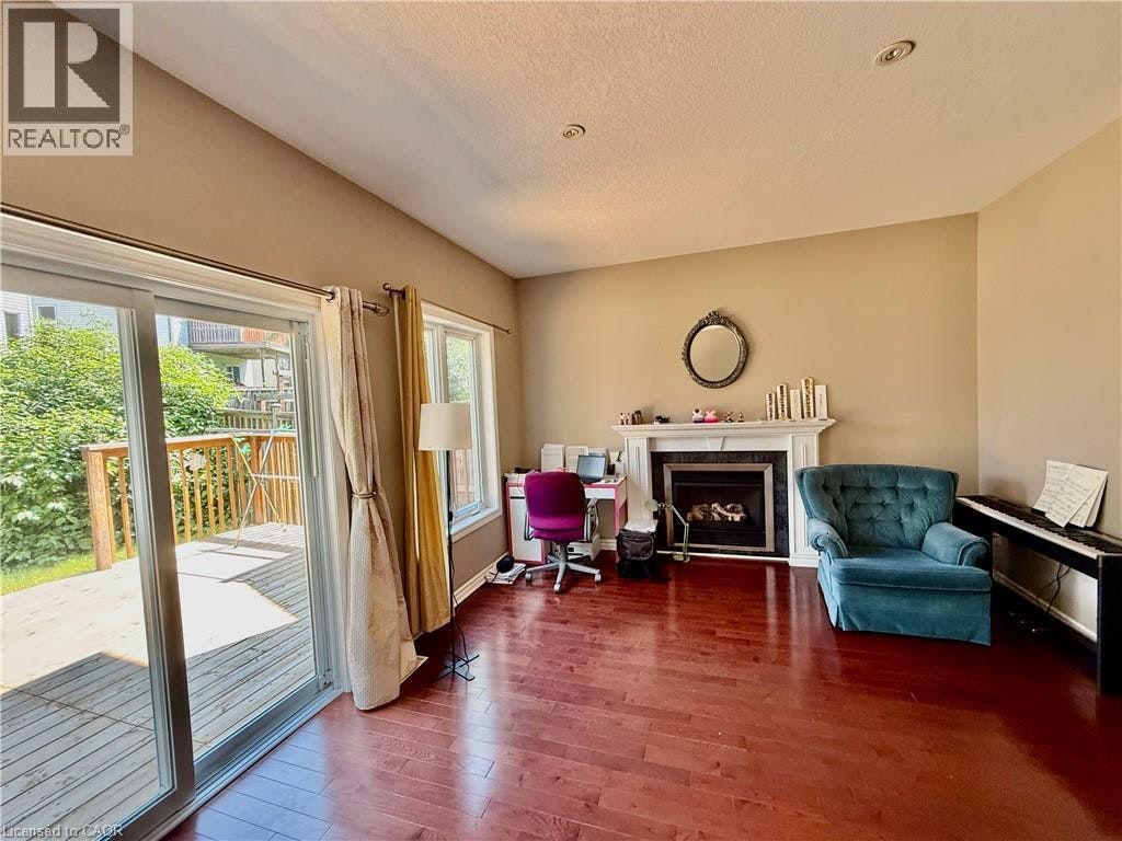 596 Violet Street, Waterloo, ON, N2V 2V6 - 4