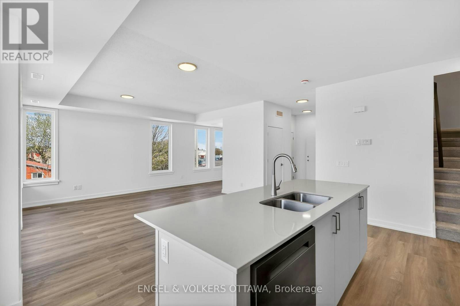 120 Stardust Private, Ottawa, ON, K1T 3W6 - 6
