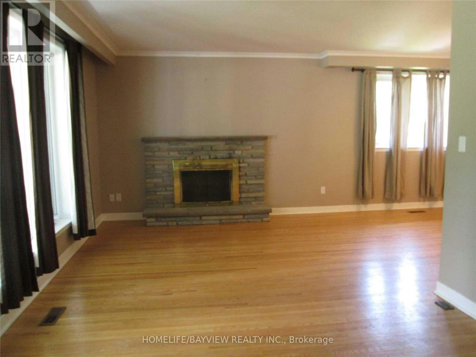 303 Millard(main Level Avenue, Newmarket, ON, L3Y 1Z3 - 2