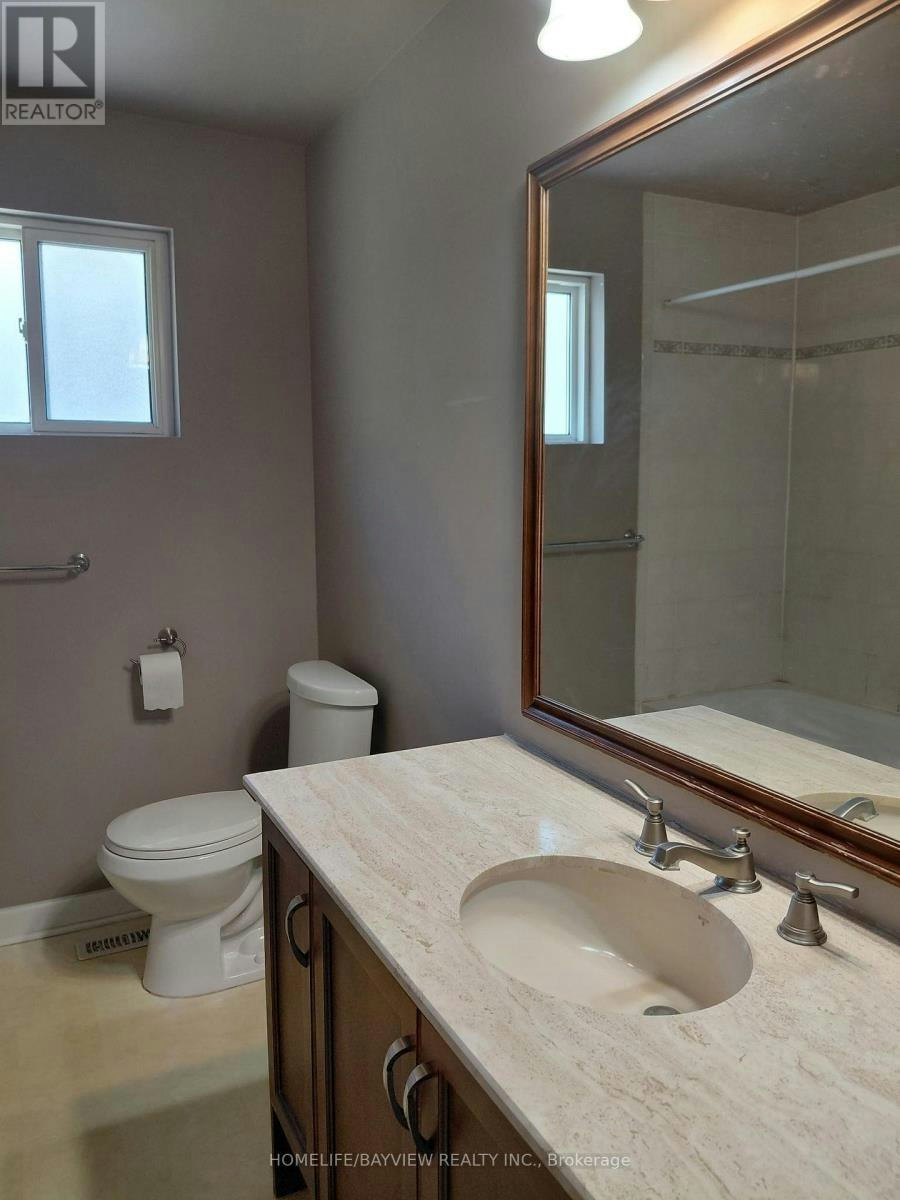 303 Millard(main Level Avenue, Newmarket, ON, L3Y 1Z3 - 11
