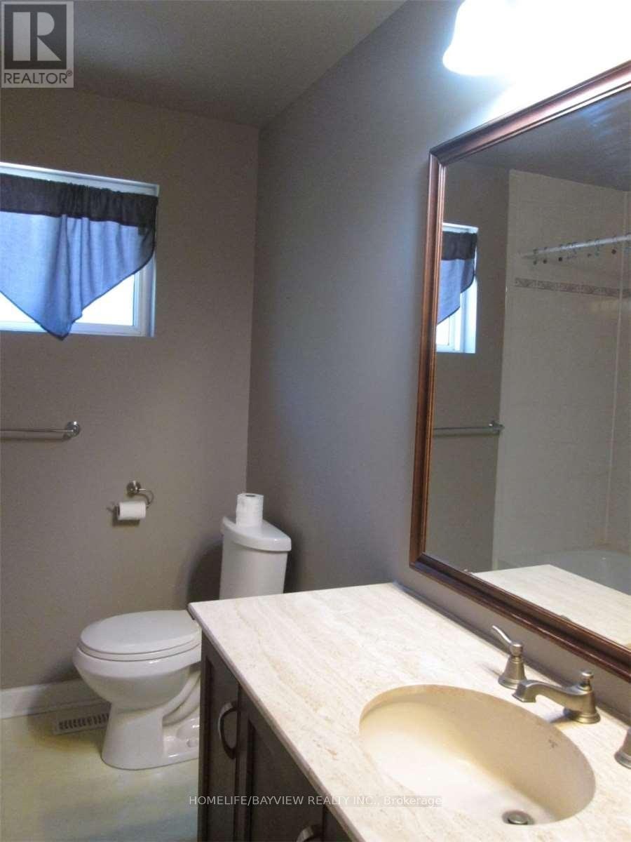 303 Millard(main Level Avenue, Newmarket, ON, L3Y 1Z3 - 8