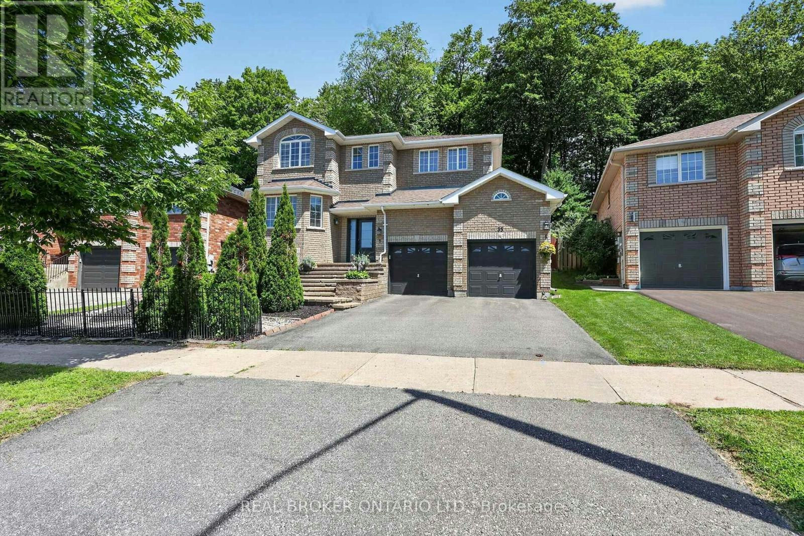 35 Bloom Crescent, Barrie, ON, L4N 0S8