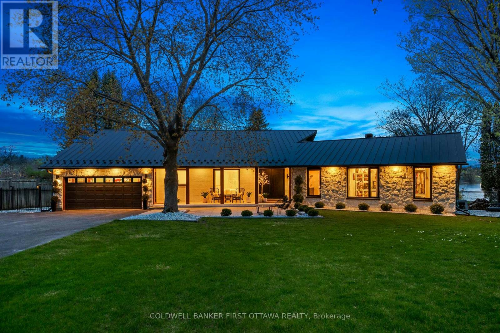 1060 River Road, Manotick, ON, K4M 1B4