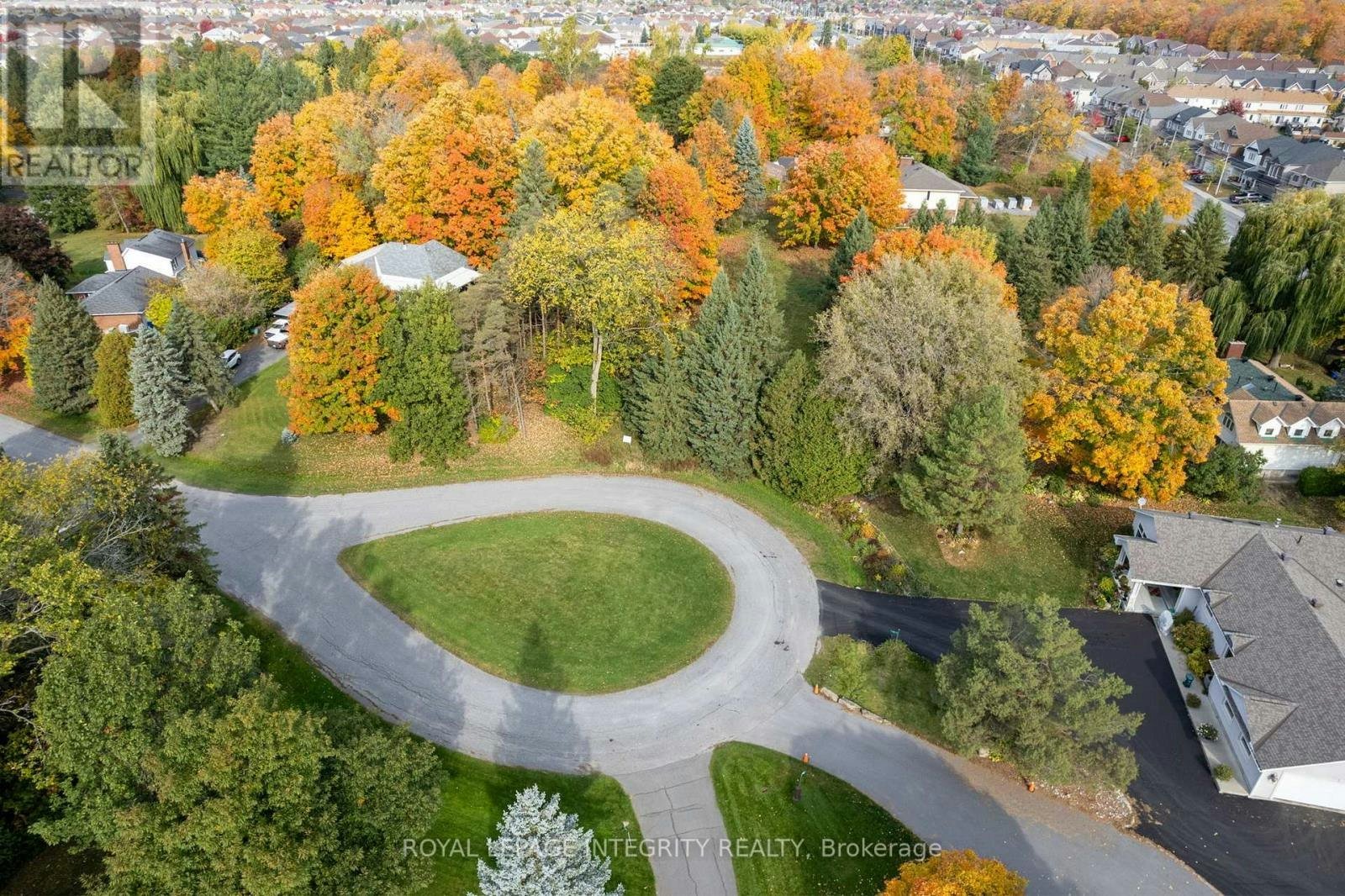 18 Howard Court, Ottawa, ON, K2J 3Z8