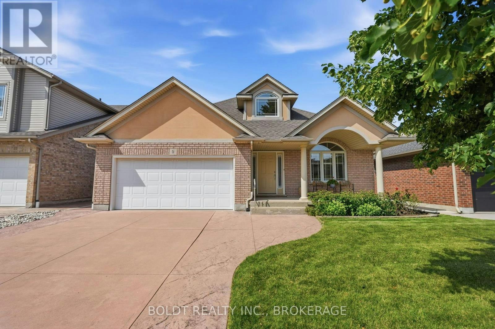 9 Nicholas Drive, St. Catharines, ON, L2S 4C2