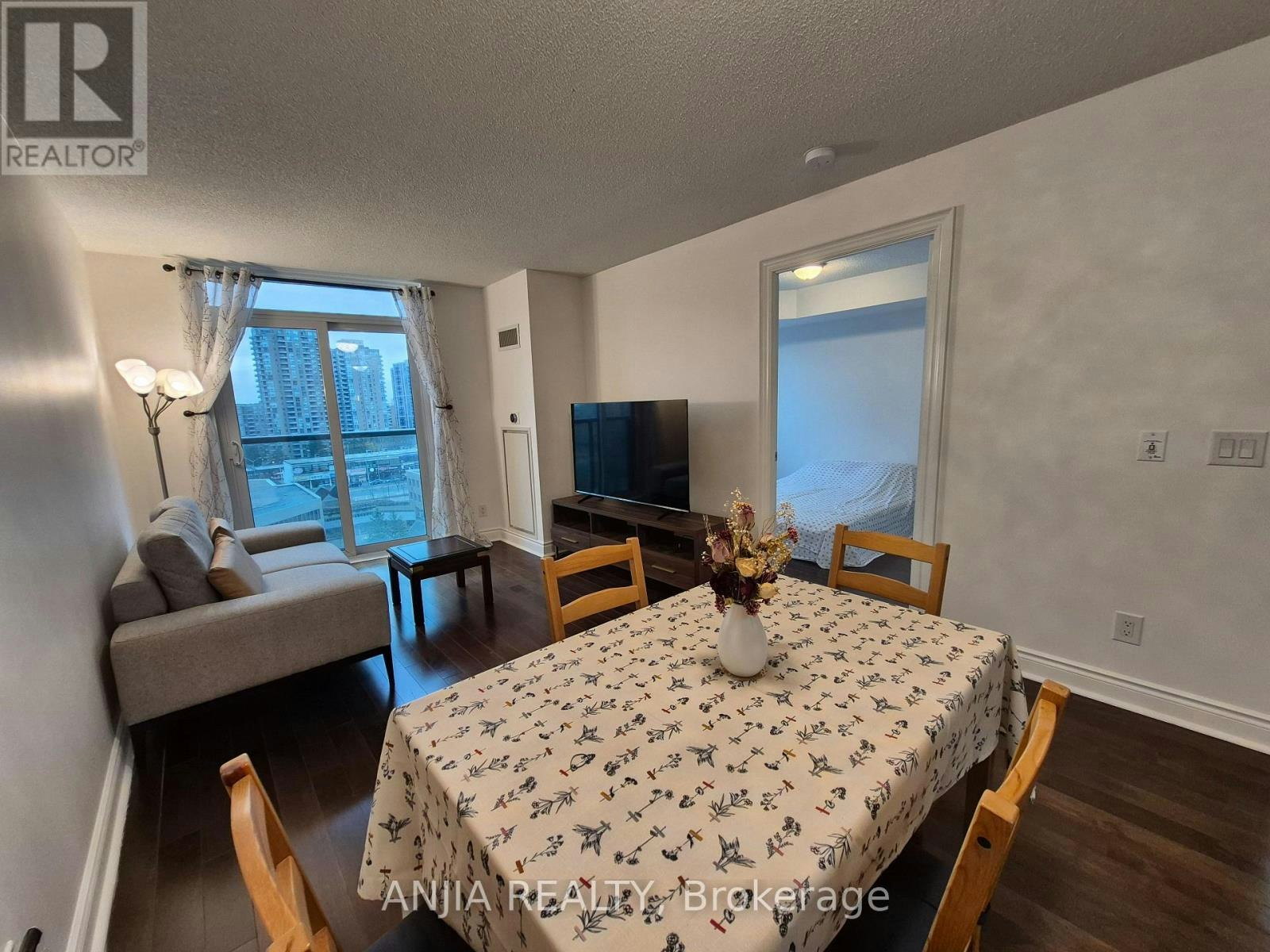 1024-25 Greenview Avenue, Toronto, ON, M2M 0A5 - 13