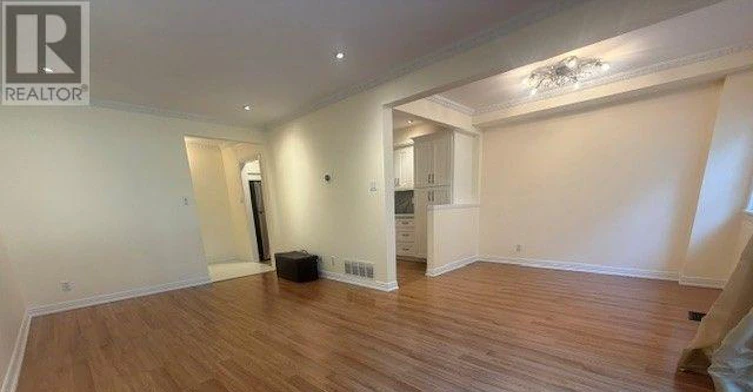 8 Farmstead Road, Toronto, ON, M2L 2G2 - 11