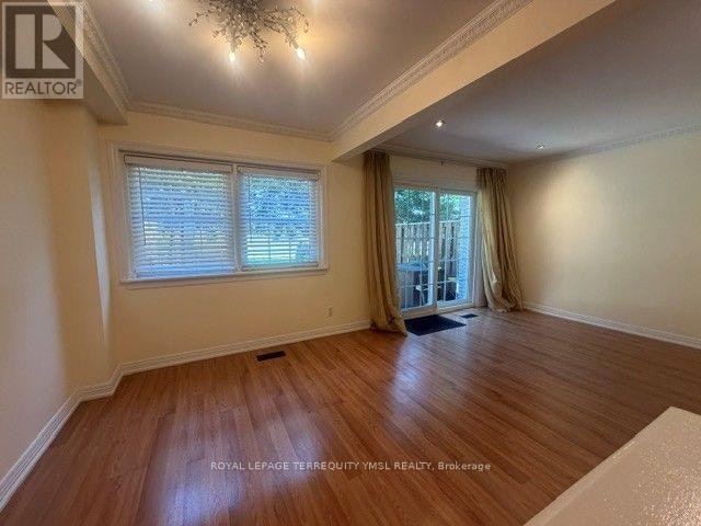 8 Farmstead Road, Toronto, ON, M2L 2G2 - 9