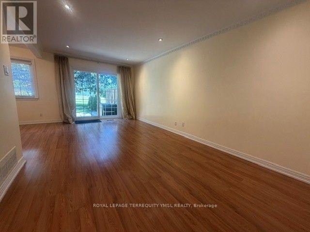 8 Farmstead Road, Toronto, ON, M2L 2G2 - 3
