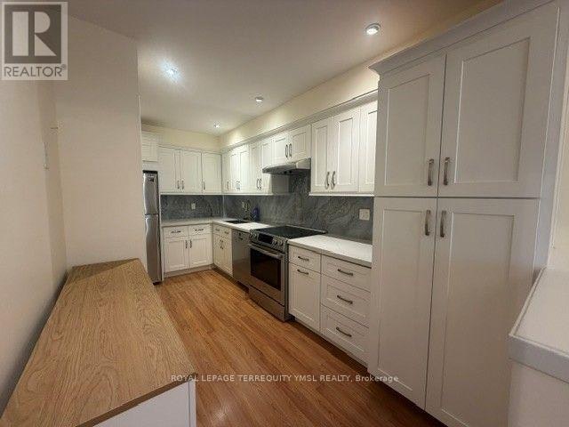 8 Farmstead Road, Toronto, ON, M2L 2G2 - 6