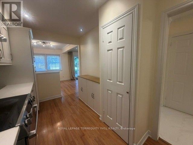 8 Farmstead Road, Toronto, ON, M2L 2G2 - 8