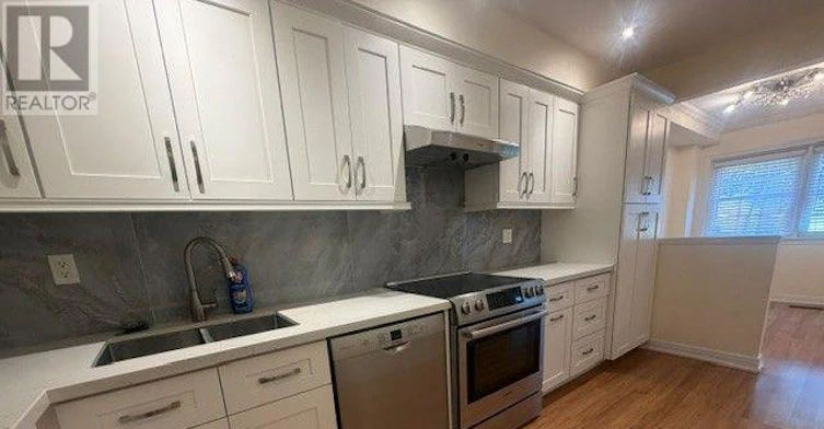 8 Farmstead Road, Toronto, ON, M2L 2G2 - 7