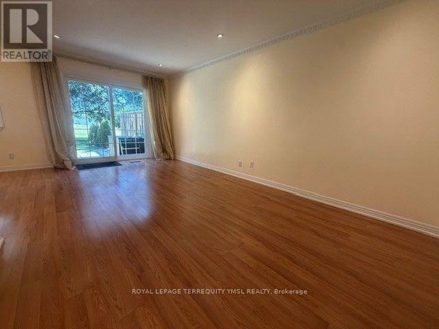 8 Farmstead Road, Toronto, ON, M2L 2G2 - 4