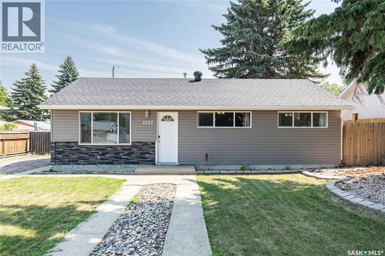 1337 7th Avenue NW, Moose Jaw, SK, S6H 4C8