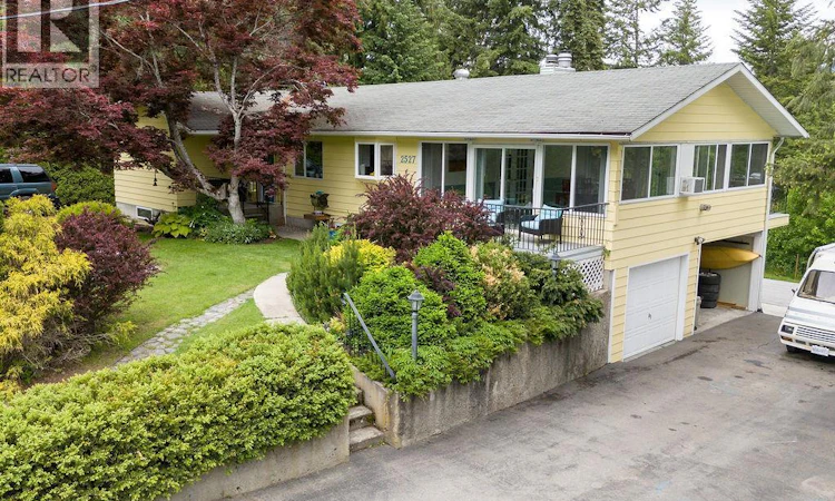 2527 Islandview Road