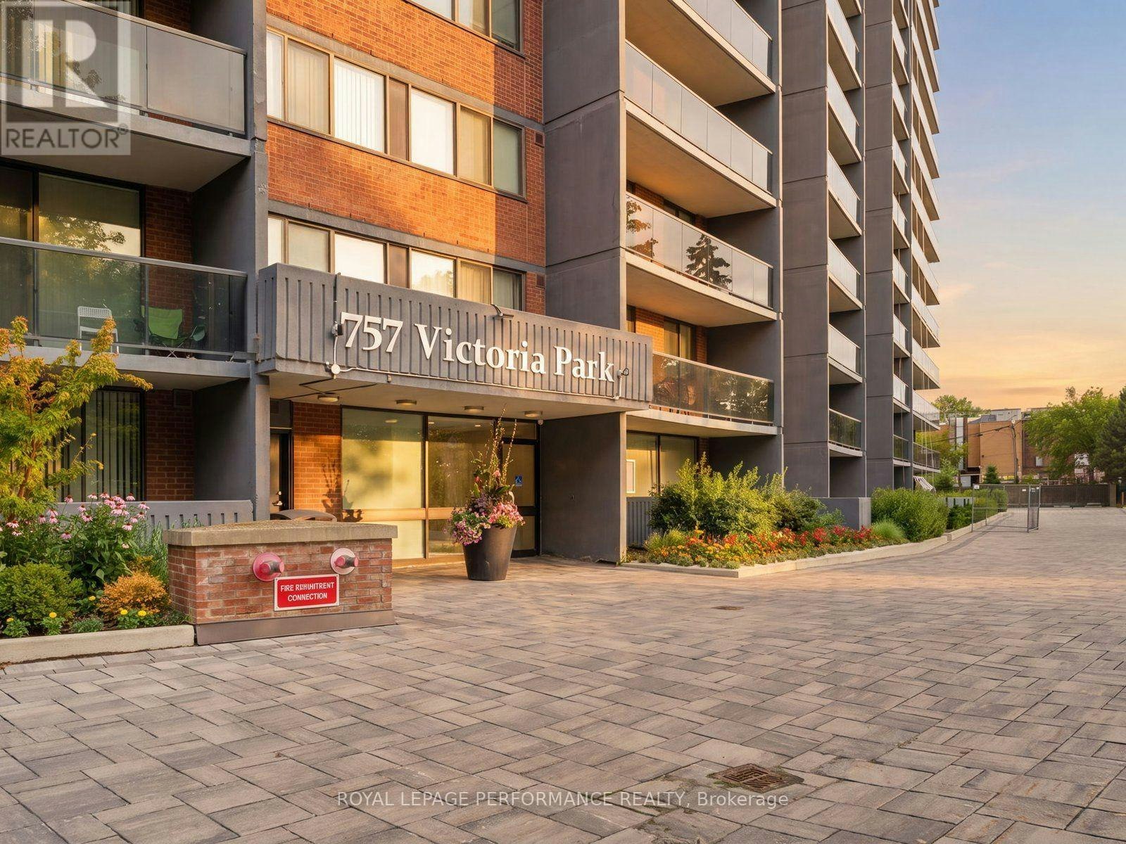 1002-757 Victoria Pk Avenue, Toronto, ON, M4C 5N8