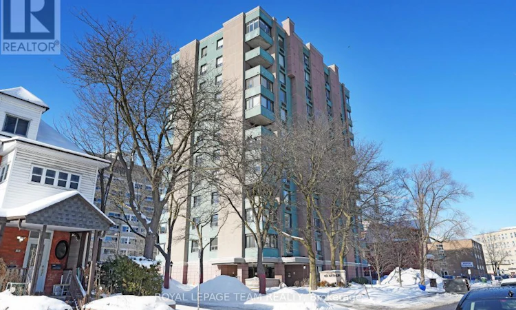 1004-40 Arthur Street E