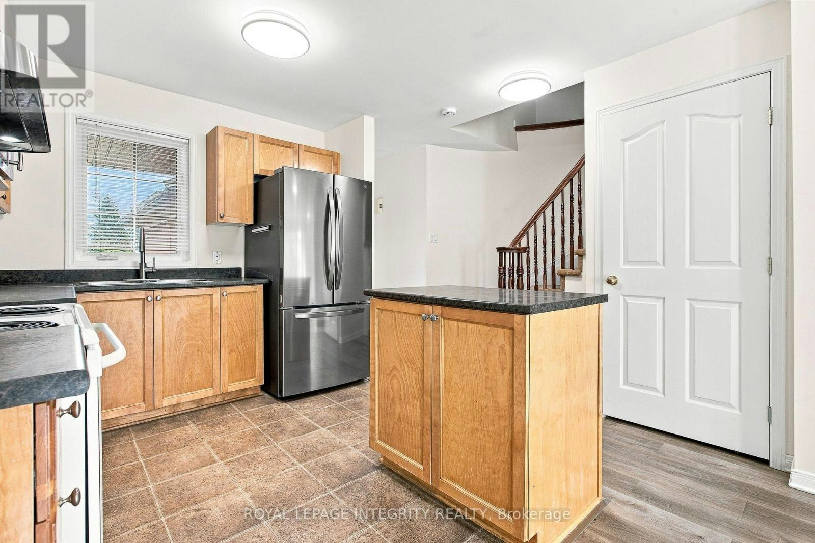 6 Crystal Park Crescent, Ottawa, ON, K2C 3Z8 - 3