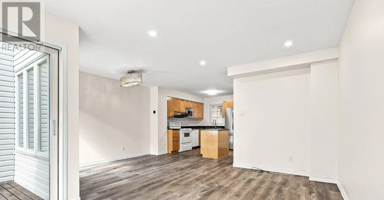 6 Crystal Park Crescent, Ottawa, ON, K2C 3Z8 - 10