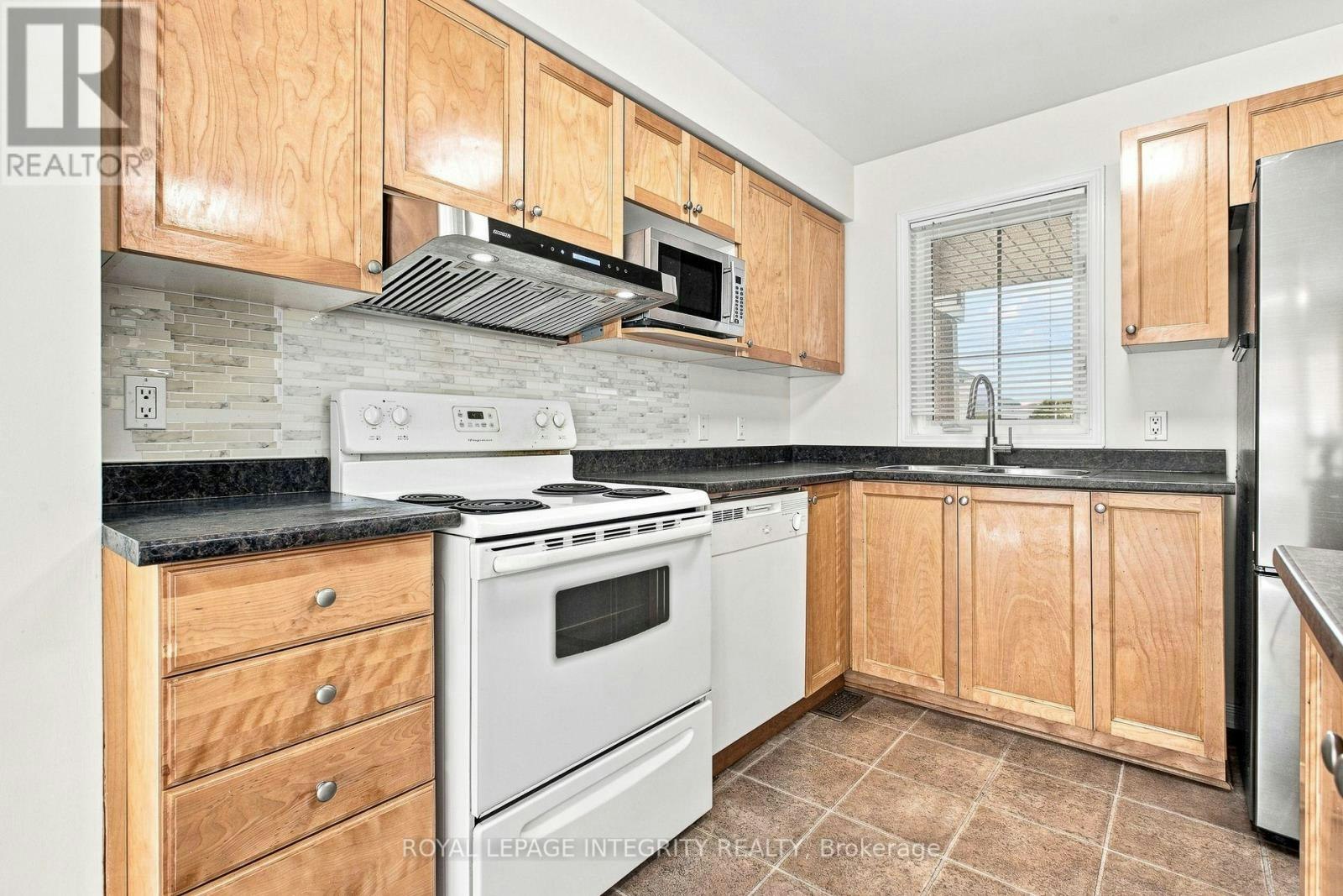 6 Crystal Park Crescent, Ottawa, ON, K2C 3Z8 - 5
