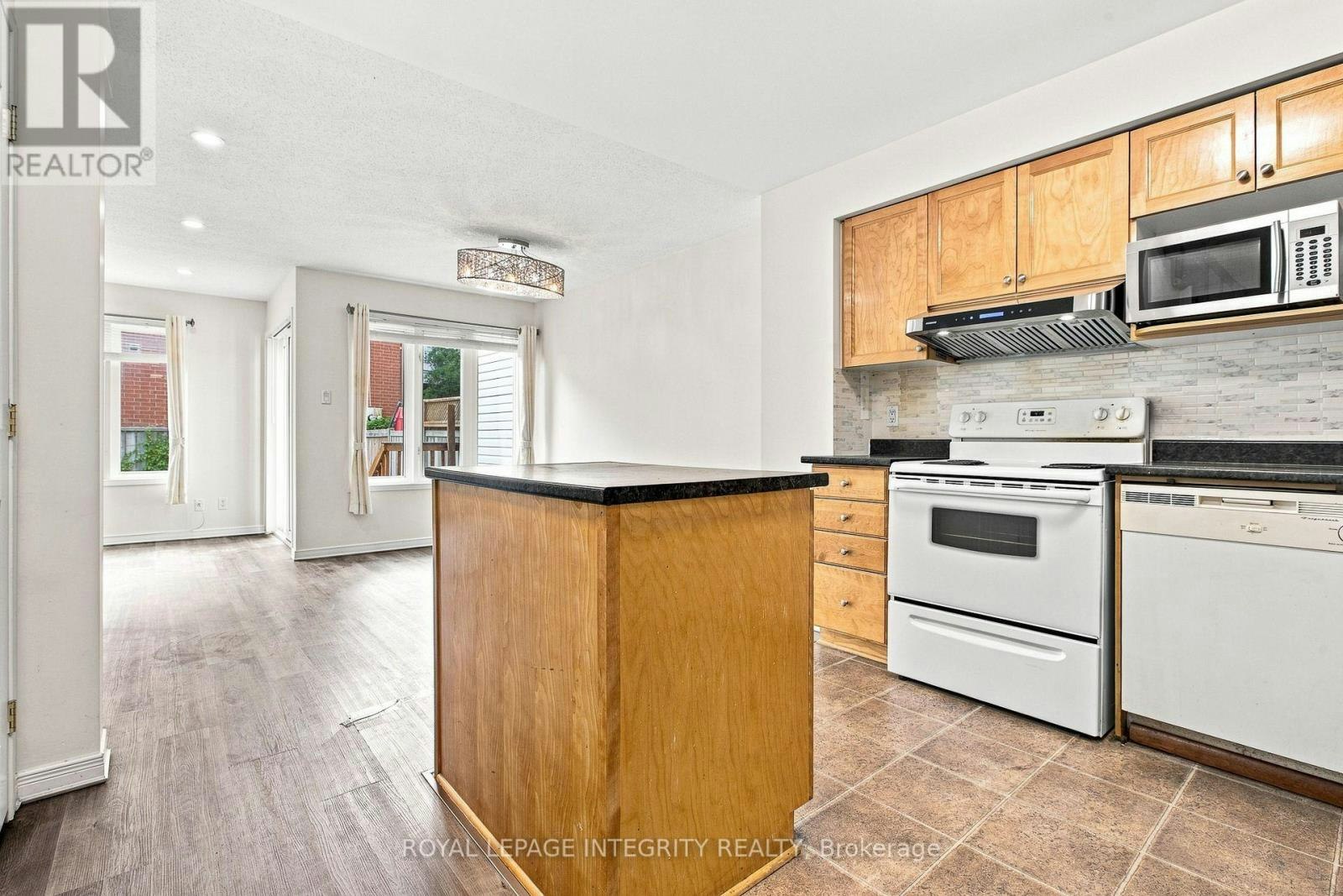 6 Crystal Park Crescent, Ottawa, ON, K2C 3Z8 - 2