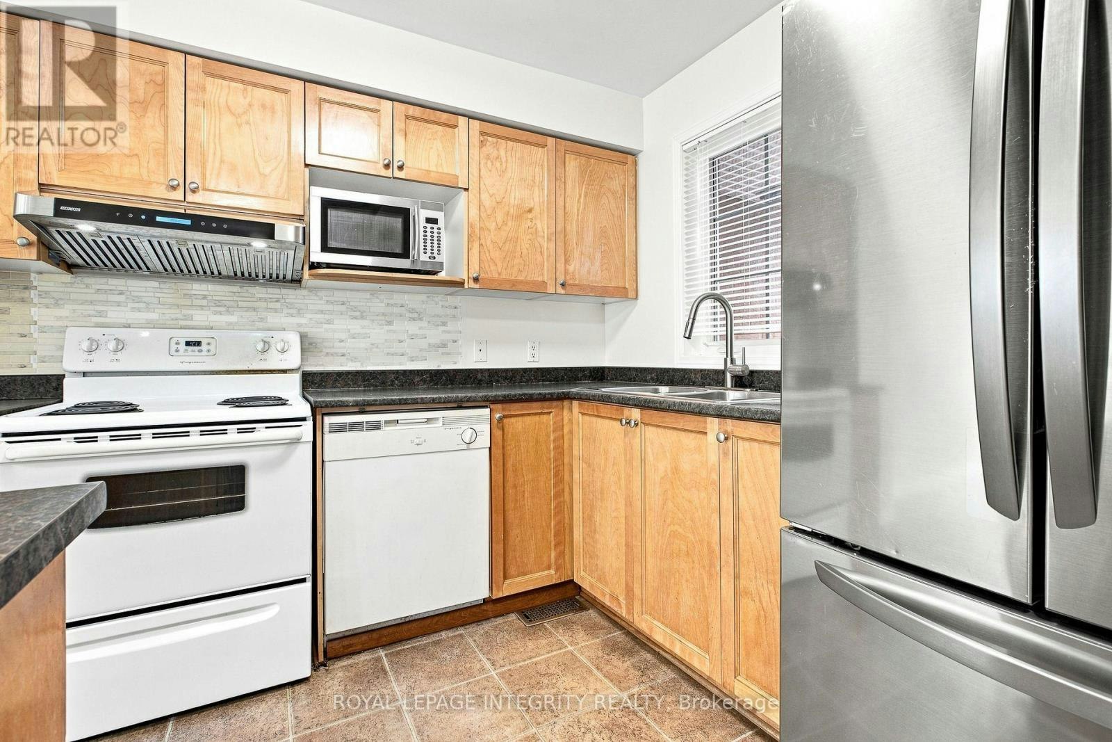 6 Crystal Park Crescent, Ottawa, ON, K2C 3Z8 - 4