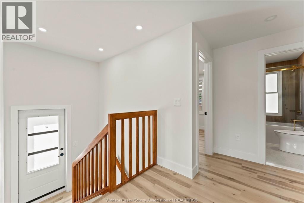 557 Elinor Street, Windsor, ON, N8P 1E3 - 4