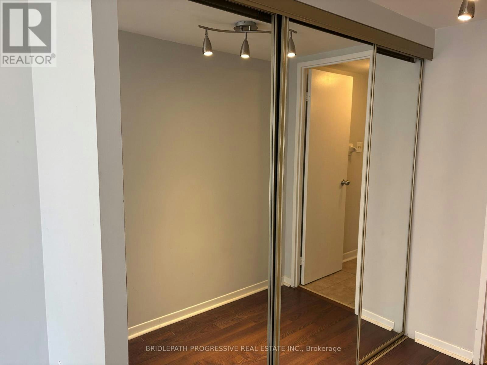 2410-1001 Bay Street E, Toronto, ON, M5S 3A6 - 8