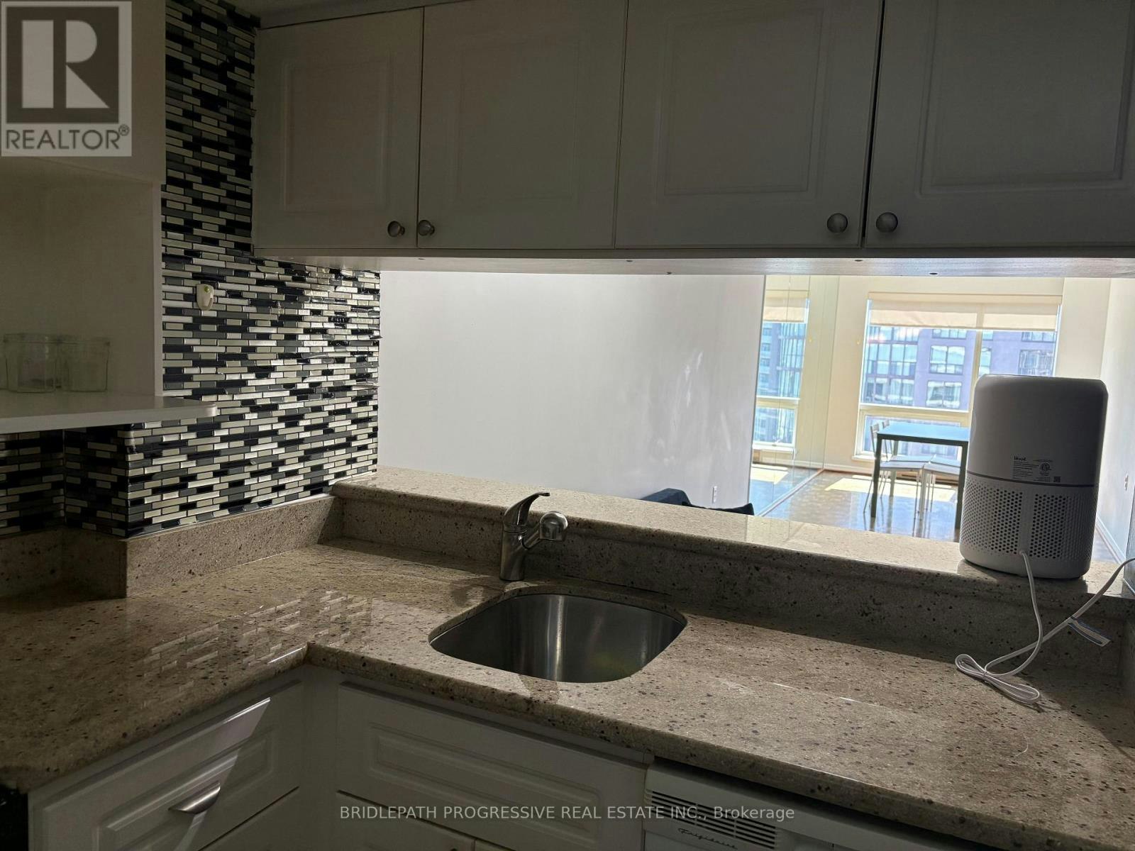 2410-1001 Bay Street E, Toronto, ON, M5S 3A6 - 4