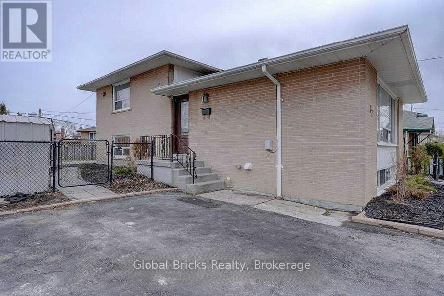 77 Milford Haven Drive E, Toronto, ON, M1G 3C9 - 2
