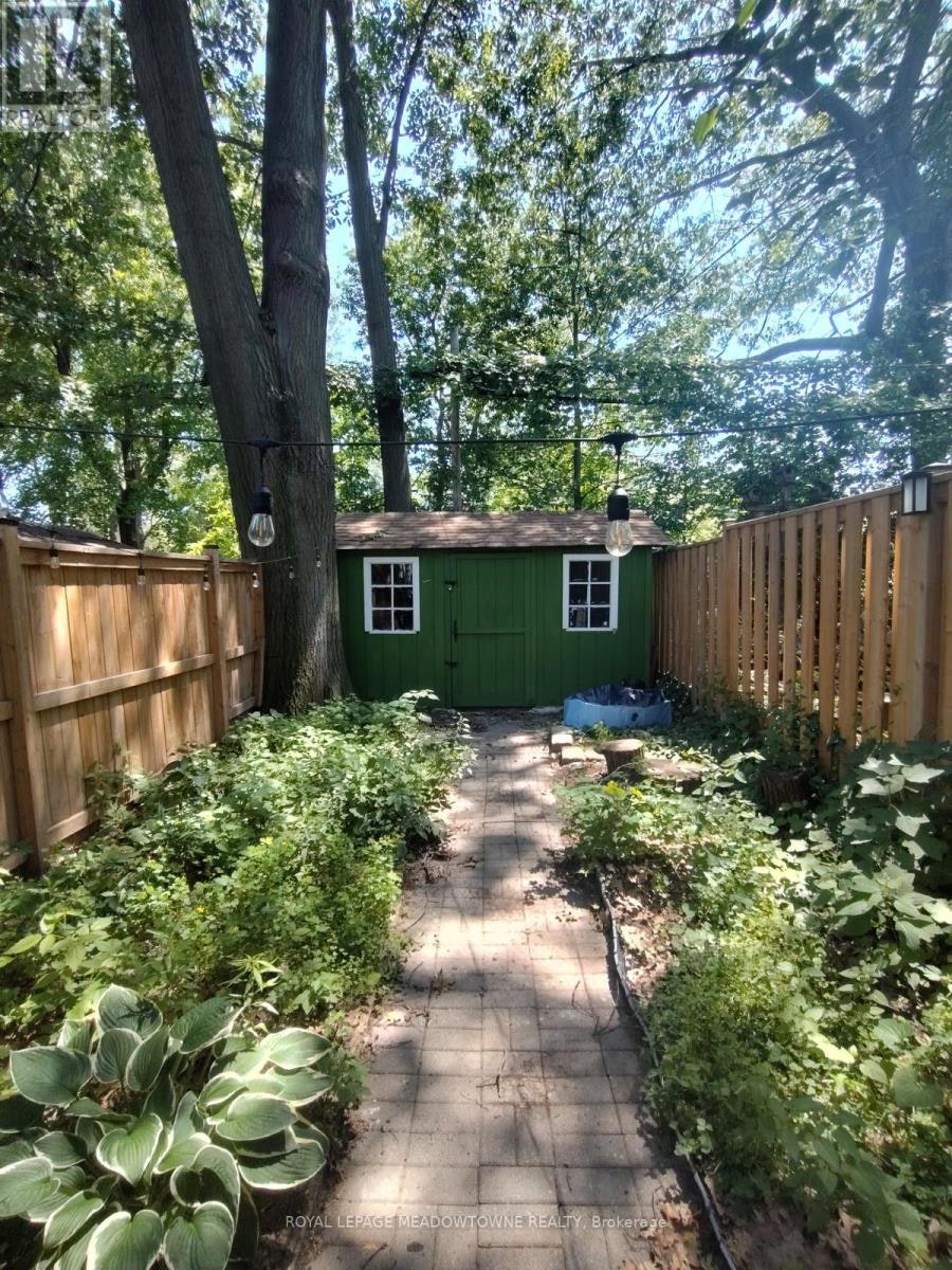 25 Copeland Avenue, Toronto, ON, M4C 1A9 - 26