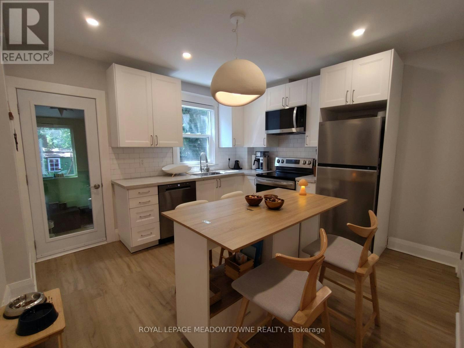 25 Copeland Avenue, Toronto, ON, M4C 1A9 - 12