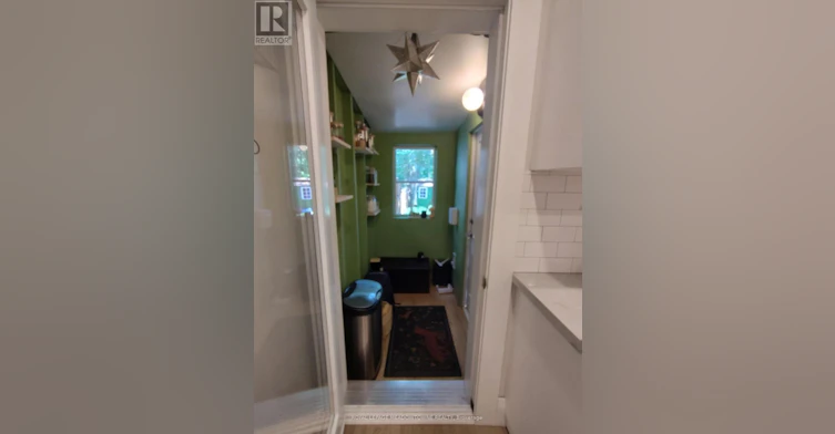 25 Copeland Avenue, Toronto, ON, M4C 1A9 - 16