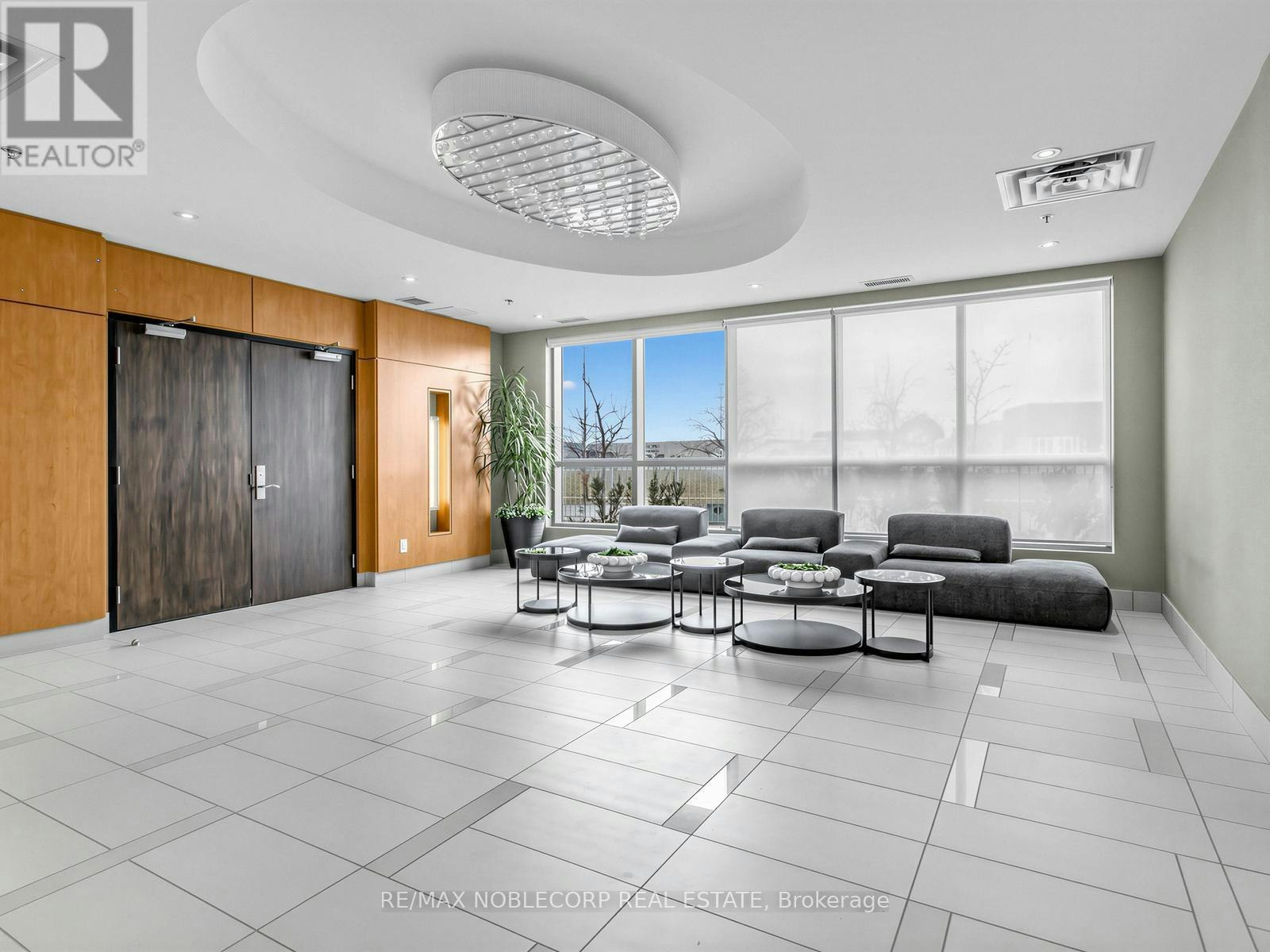 1705-840 Queens Plate Drive, Toronto, ON, M9W 0E7 - 2