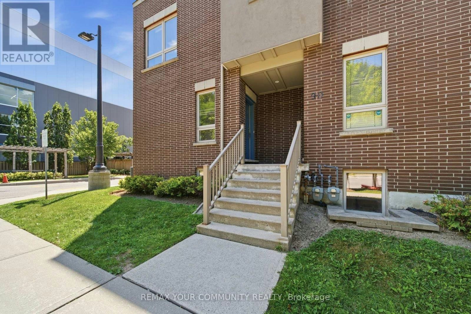 2-90 Caledonia Park Road, Toronto, ON, M6H 0B1