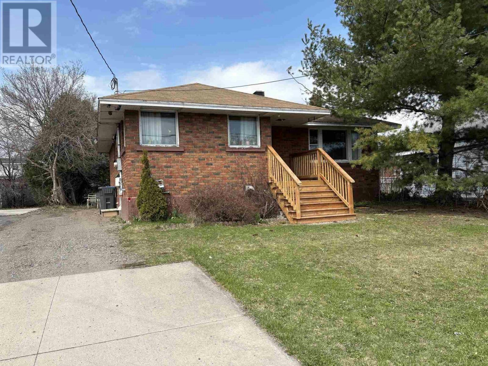 90 Henrietta Avenue, Sault Ste. Marie, ON, P6C 1Z5
