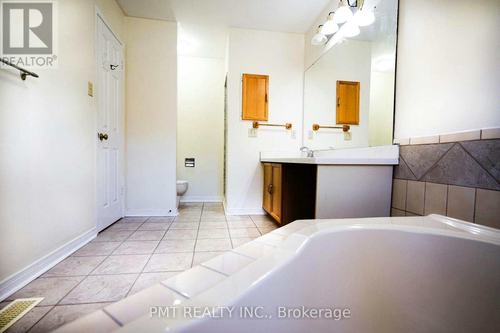 MAIN-26 Dartmoor Drive, Toronto, ON, M1E 5B2 - 14