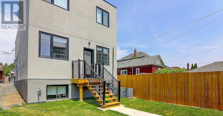 UPPER-115 Livingstone Avenue, Toronto, ON, M6E 2L7 - 9