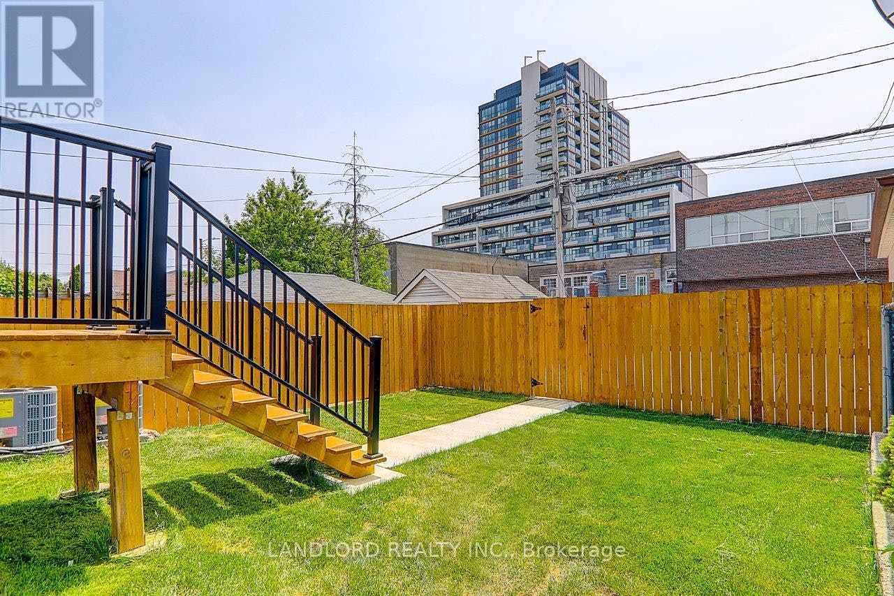 UPPER-115 Livingstone Avenue, Toronto, ON, M6E 2L7 - 7