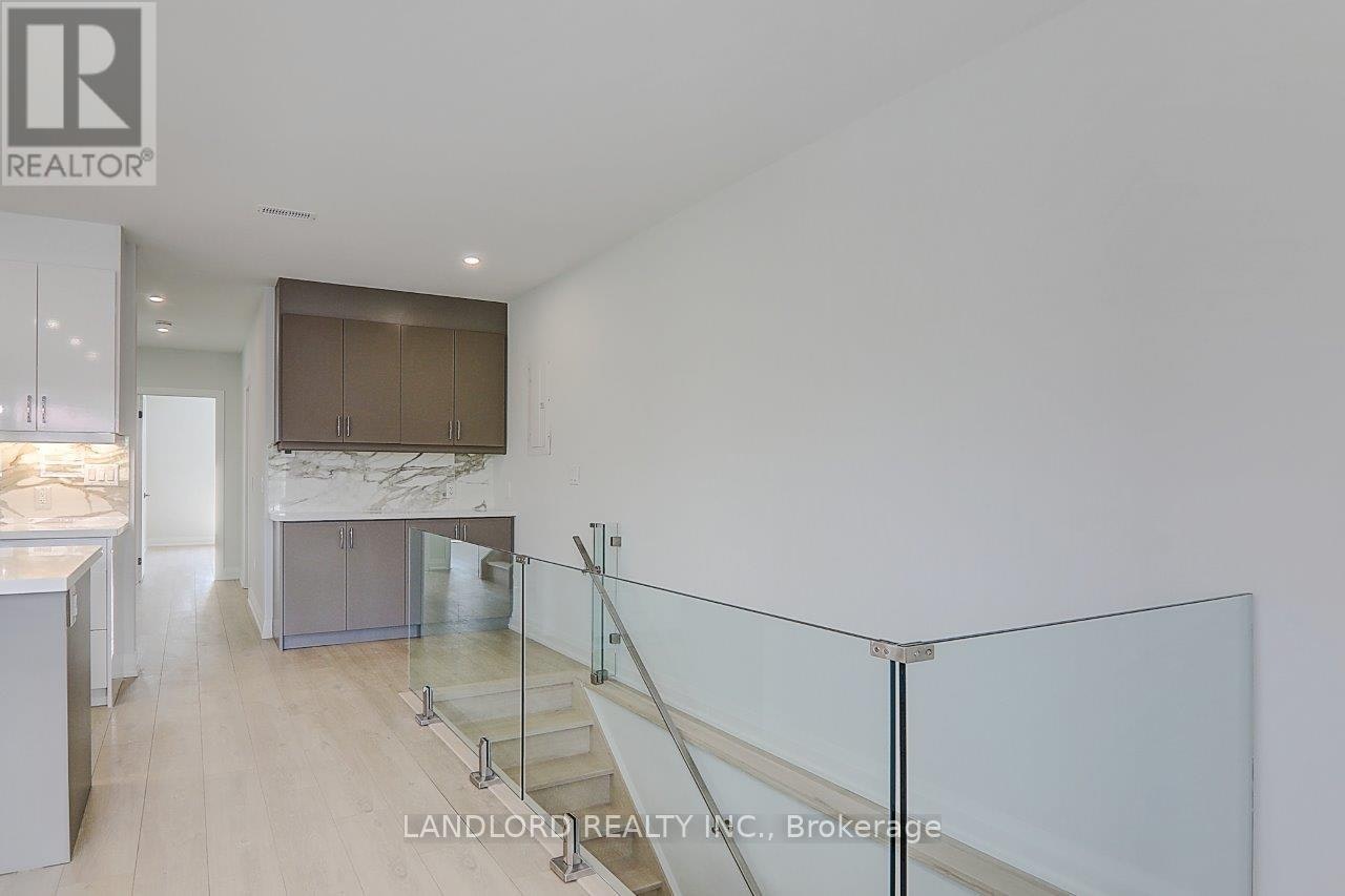 UPPER-115 Livingstone Avenue, Toronto, ON, M6E 2L7 - 14