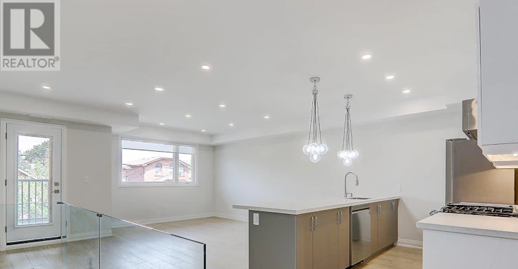 UPPER-115 Livingstone Avenue, Toronto, ON, M6E 2L7 - 8