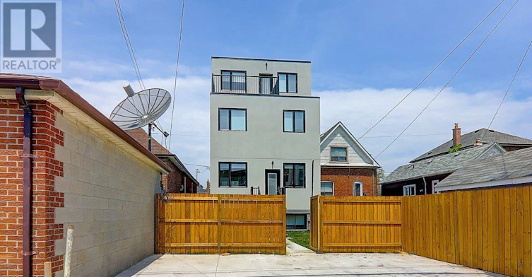 UPPER-115 Livingstone Avenue, Toronto, ON, M6E 2L7 - 6